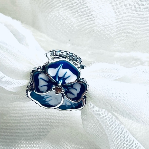 💐 NWOT Blue Pansy Charm ✨ - Picture 9 of 15